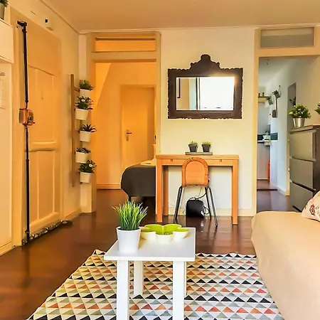 Apartment Beautiful Cozy Flat In Flowers Garden! Lisbon
