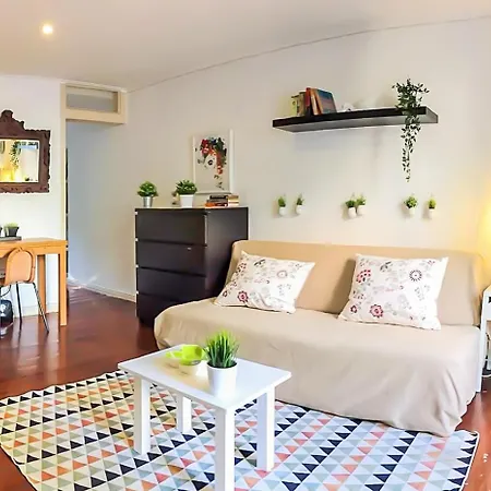 Beautiful Cozy Flat In Flowers Garden! Lisbona