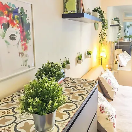 Apartment Beautiful Cozy Flat In Flowers Garden! Lisbon